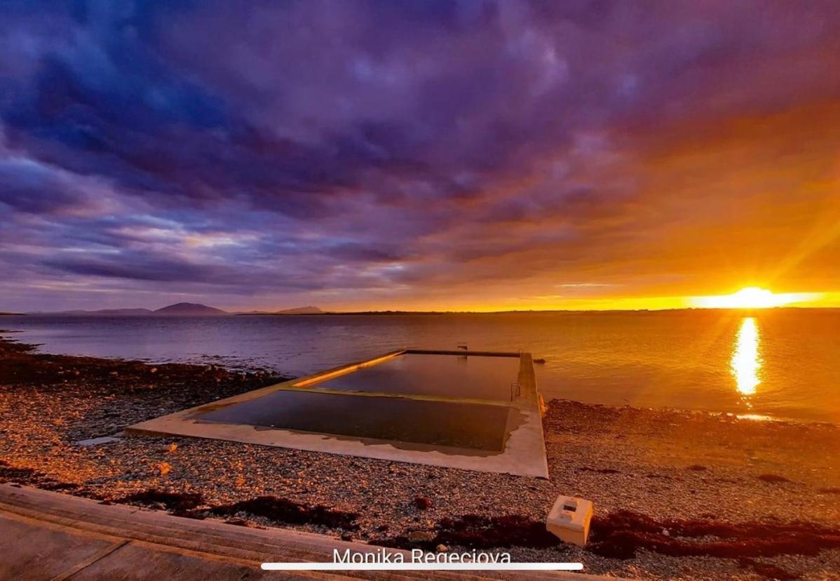 Seascape On The Edge Of Town: 4 Beds All Ensuite. Belmullet Exteriér fotografie