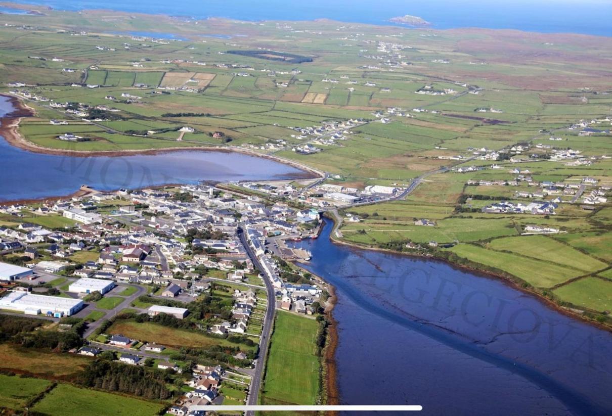 Seascape On The Edge Of Town: 4 Beds All Ensuite. Belmullet Exteriér fotografie
