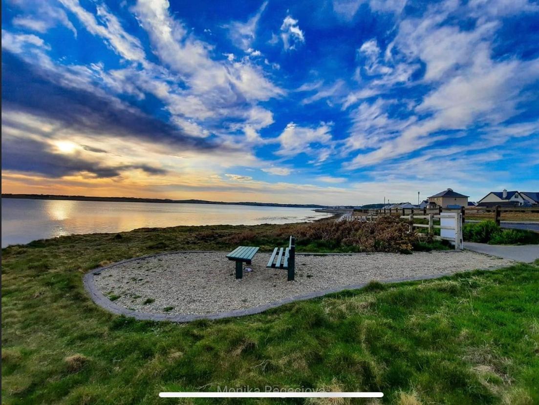 Seascape On The Edge Of Town: 4 Beds All Ensuite. Belmullet Exteriér fotografie